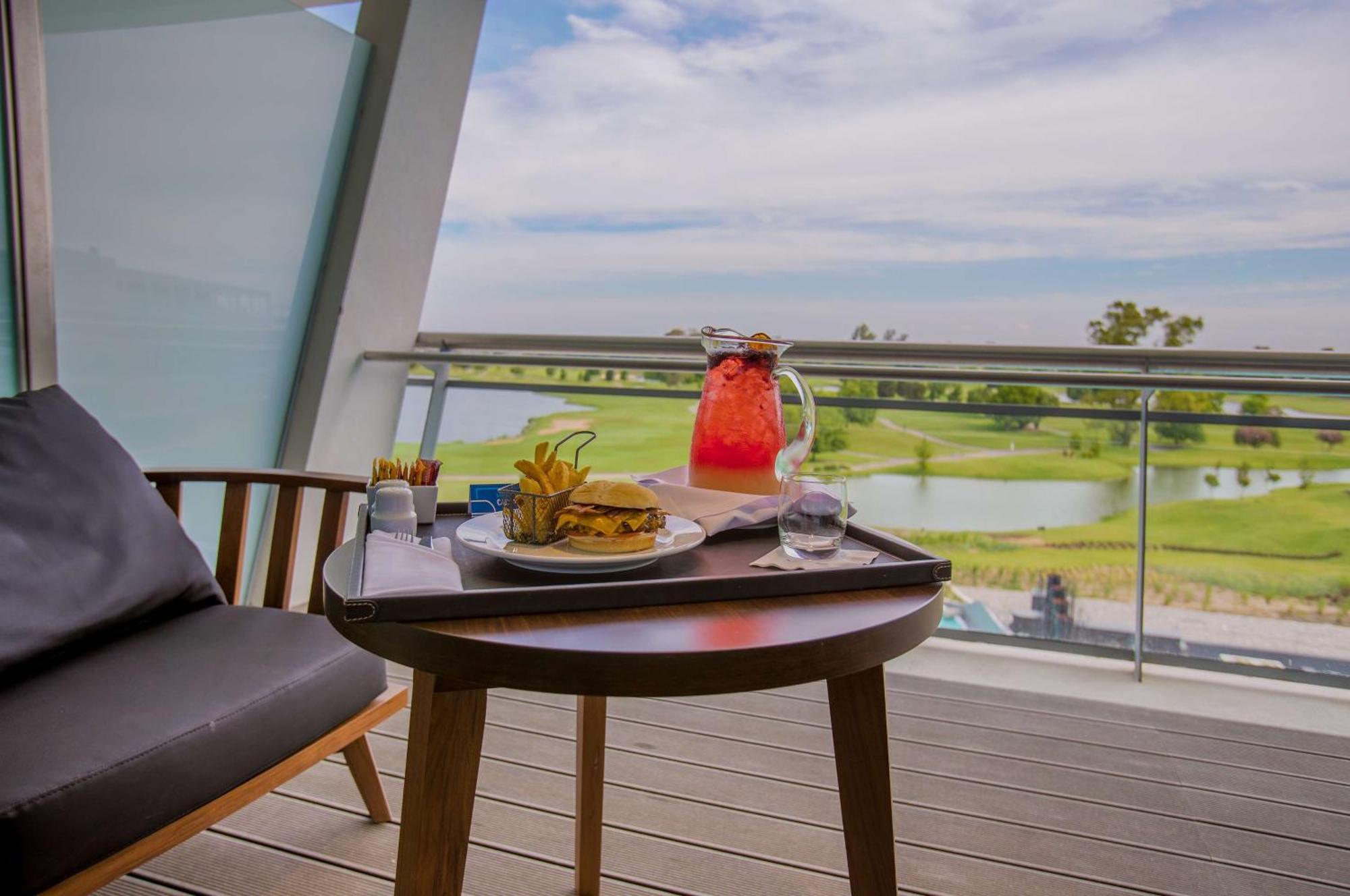 Hotel Hilton Pilar Zewnętrze zdjęcie
