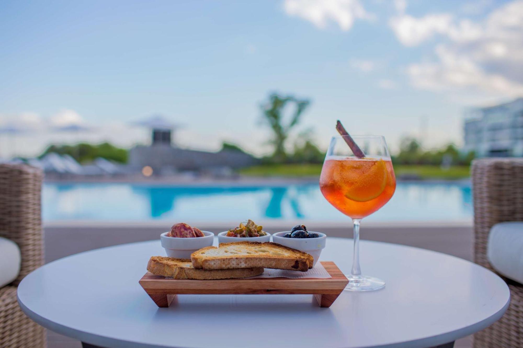 Hotel Hilton Pilar Zewnętrze zdjęcie