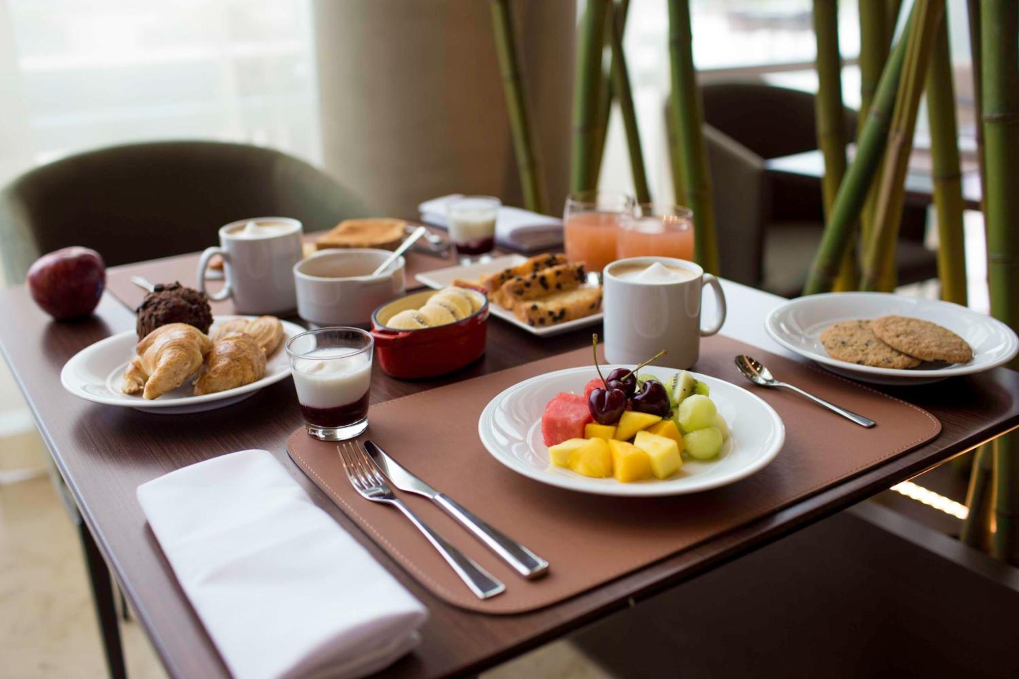 Hotel Hilton Pilar Zewnętrze zdjęcie